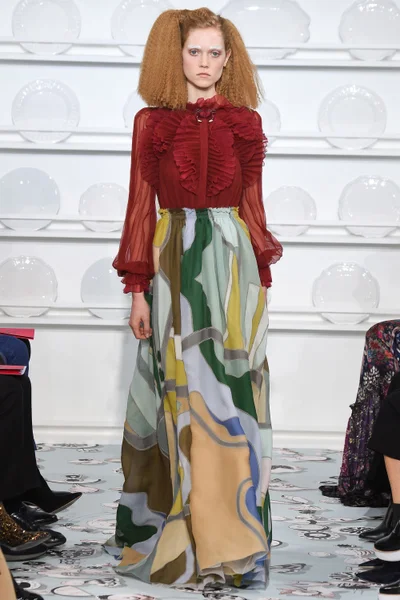 Look 16